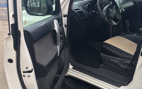 Toyota Land Cruiser Prado 150 рестайлинг 2, 2011 год, 2 700 000 рублей, 11 фотография