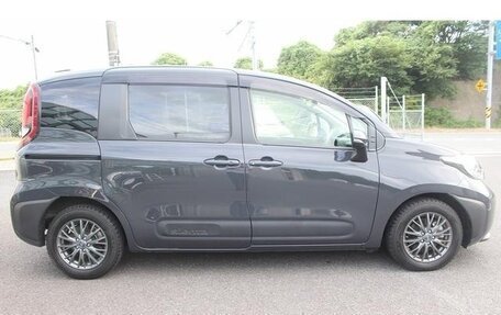 Toyota Sienta, 2022 год, 1 220 888 рублей, 4 фотография