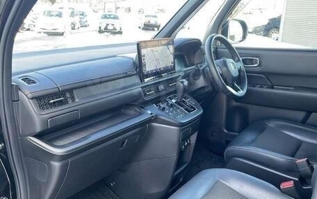 Honda Stepwgn, 2023 год, 2 100 000 рублей, 11 фотография