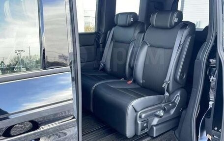 Honda Stepwgn, 2023 год, 2 100 000 рублей, 17 фотография