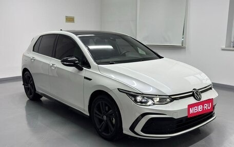 Volkswagen Golf VIII, 2021 год, 1 815 000 рублей, 2 фотография