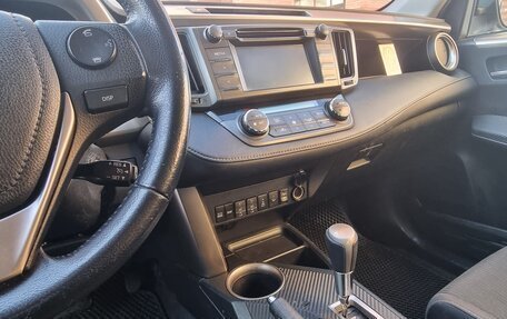 Toyota RAV4, 2015 год, 1 900 000 рублей, 11 фотография