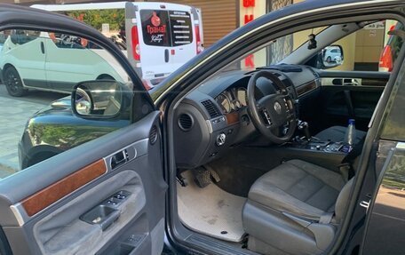 Volkswagen Touareg III, 2004 год, 600 000 рублей, 8 фотография