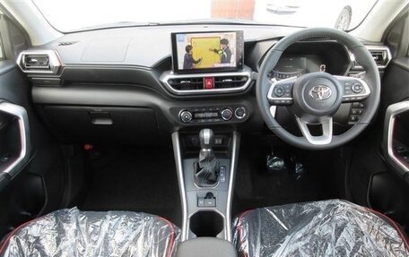 Toyota Raize I, 2023 год, 1 324 000 рублей, 8 фотография