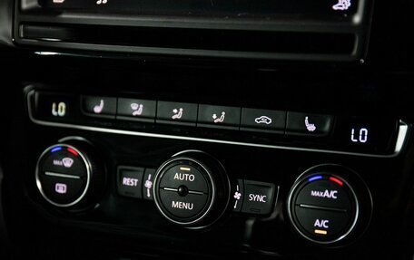 Volkswagen Passat B8 рестайлинг, 2015 год, 1 850 000 рублей, 16 фотография