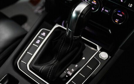 Volkswagen Passat B8 рестайлинг, 2015 год, 1 850 000 рублей, 17 фотография