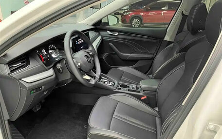 Skoda Octavia IV, 2023 год, 2 100 000 рублей, 7 фотография