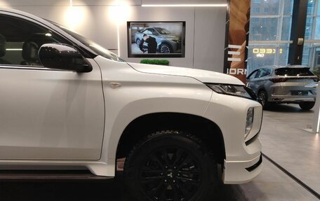 Mitsubishi Montero Sport, 2022 год, 3 990 000 рублей, 7 фотография