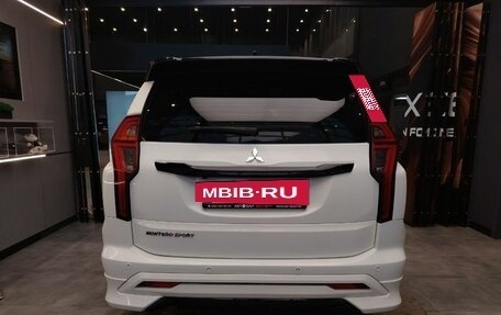 Mitsubishi Montero Sport, 2022 год, 3 990 000 рублей, 9 фотография