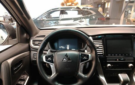 Mitsubishi Montero Sport, 2022 год, 3 990 000 рублей, 15 фотография