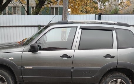 Chevrolet Niva I рестайлинг, 2017 год, 780 000 рублей, 3 фотография