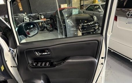 Toyota Noah III, 2021 год, 1 950 888 рублей, 16 фотография