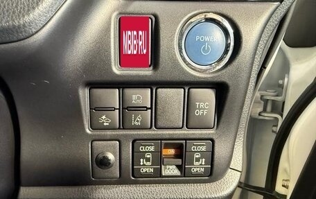 Toyota Noah III, 2021 год, 1 950 888 рублей, 22 фотография