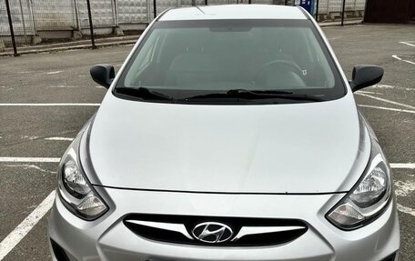 Hyundai Solaris II рестайлинг, 2014 год, 800 000 рублей, 1 фотография