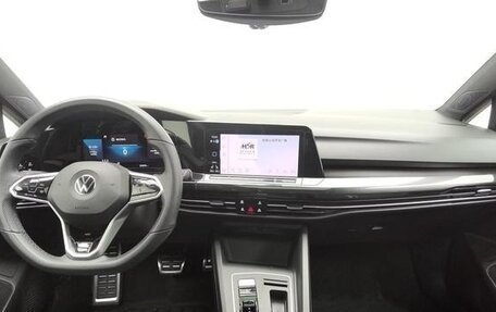Volkswagen Golf VIII, 2022 год, 1 690 000 рублей, 7 фотография