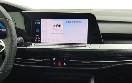 Volkswagen Golf VIII, 2022 год, 1 690 000 рублей, 13 фотография