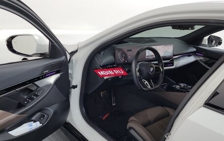 BMW 5 серия, 2023 год, 7 581 000 рублей, 5 фотография