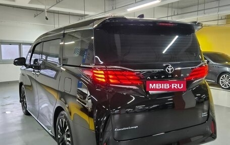 Toyota Alphard, 2024 год, 11 023 123 рублей, 4 фотография