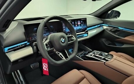 BMW 5 серия, 2025 год, 10 090 000 рублей, 7 фотография