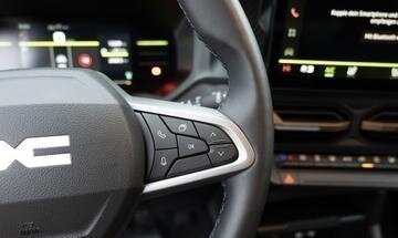 Dacia Duster, 2024 год, 3 700 000 рублей, 21 фотография