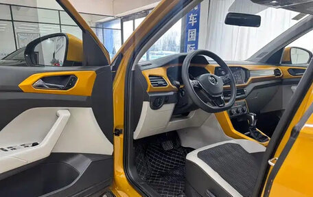 Volkswagen T-Cross I, 2021 год, 1 865 900 рублей, 9 фотография