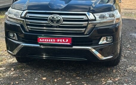 Toyota Land Cruiser 200, 2016 год, 3 800 000 рублей, 2 фотография