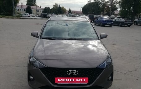 Hyundai Solaris II рестайлинг, 2021 год, 1 680 000 рублей, 9 фотография