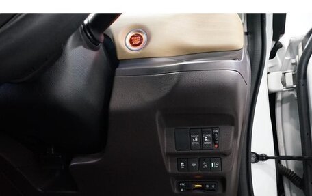 Honda Freed II, 2017 год, 1 090 000 рублей, 10 фотография