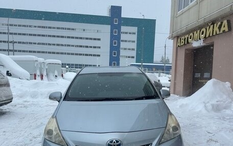 Toyota Prius Alpha I (ZVW40/41), 2013 год, 1 150 000 рублей, 2 фотография