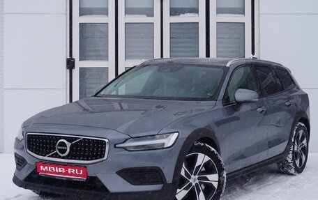 Volvo V60 Cross Country II, 2019 год, 3 580 000 рублей, 1 фотография