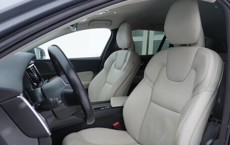 Volvo V60 Cross Country II, 2019 год, 3 580 000 рублей, 5 фотография