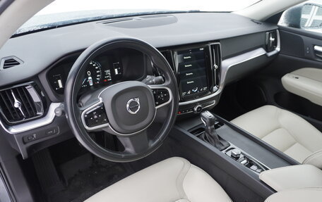 Volvo V60 Cross Country II, 2019 год, 3 580 000 рублей, 3 фотография