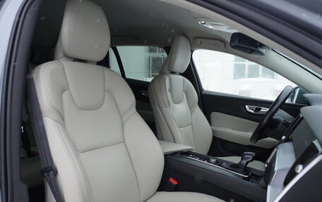 Volvo V60 Cross Country II, 2019 год, 3 580 000 рублей, 8 фотография