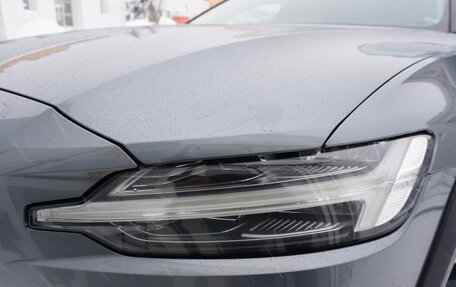 Volvo V60 Cross Country II, 2019 год, 3 580 000 рублей, 19 фотография