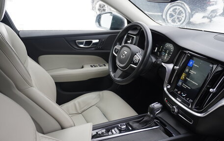 Volvo V60 Cross Country II, 2019 год, 3 580 000 рублей, 9 фотография