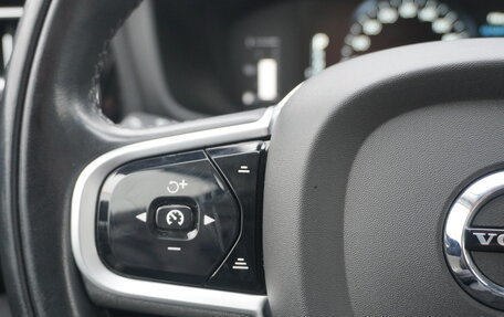 Volvo V60 Cross Country II, 2019 год, 3 580 000 рублей, 13 фотография