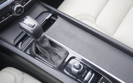 Volvo V60 Cross Country II, 2019 год, 3 580 000 рублей, 16 фотография