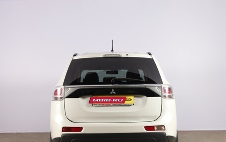 Mitsubishi Outlander III рестайлинг 3, 2013 год, 1 899 000 рублей, 6 фотография