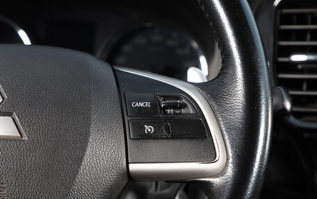 Mitsubishi Outlander III рестайлинг 3, 2013 год, 1 899 000 рублей, 15 фотография