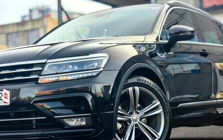 Volkswagen Tiguan II, 2018 год, 2 380 000 рублей, 2 фотография