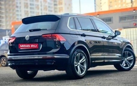Volkswagen Tiguan II, 2018 год, 2 380 000 рублей, 3 фотография