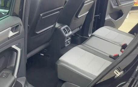 Volkswagen Tiguan II, 2018 год, 2 380 000 рублей, 23 фотография