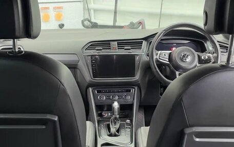 Volkswagen Tiguan II, 2018 год, 2 380 000 рублей, 25 фотография