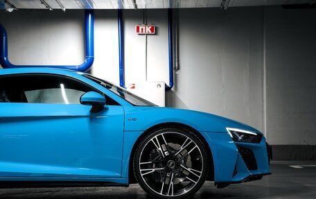 Audi R8, 2023 год, 19 000 000 рублей, 10 фотография