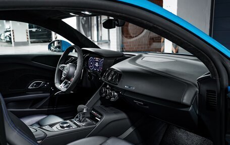 Audi R8, 2023 год, 19 000 000 рублей, 22 фотография