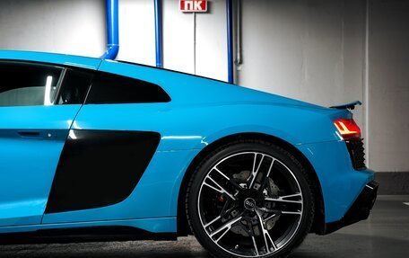 Audi R8, 2023 год, 19 000 000 рублей, 14 фотография