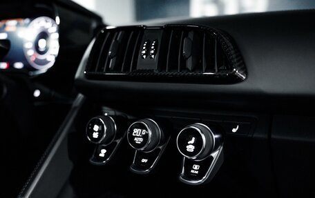 Audi R8, 2023 год, 19 000 000 рублей, 25 фотография