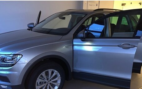 Volkswagen Tiguan II, 2019 год, 3 000 000 рублей, 2 фотография