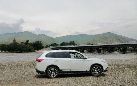 Mitsubishi Outlander III рестайлинг 3, 2016 год, 1 950 000 рублей, 1 фотография