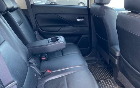 Mitsubishi Outlander III рестайлинг 3, 2016 год, 1 950 000 рублей, 10 фотография